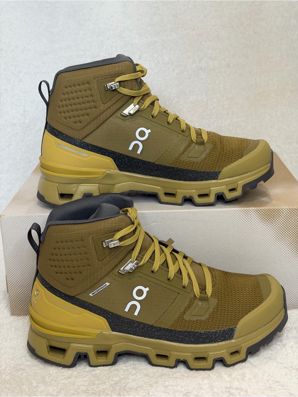 New - On Cloud Cloudrock 2 Waterproof Hiking Boots 5.5W / 4Y